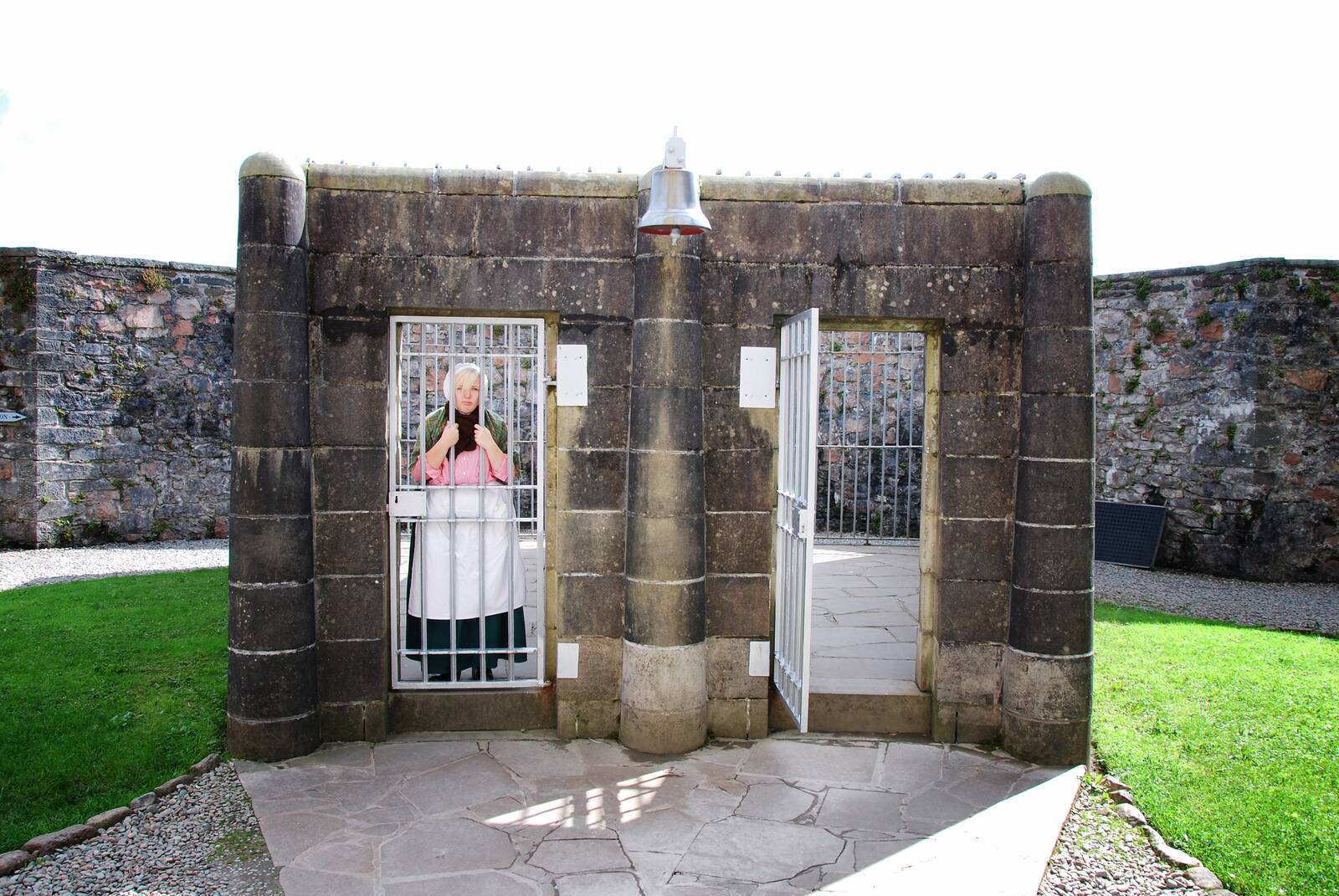 an geata · the yard gate