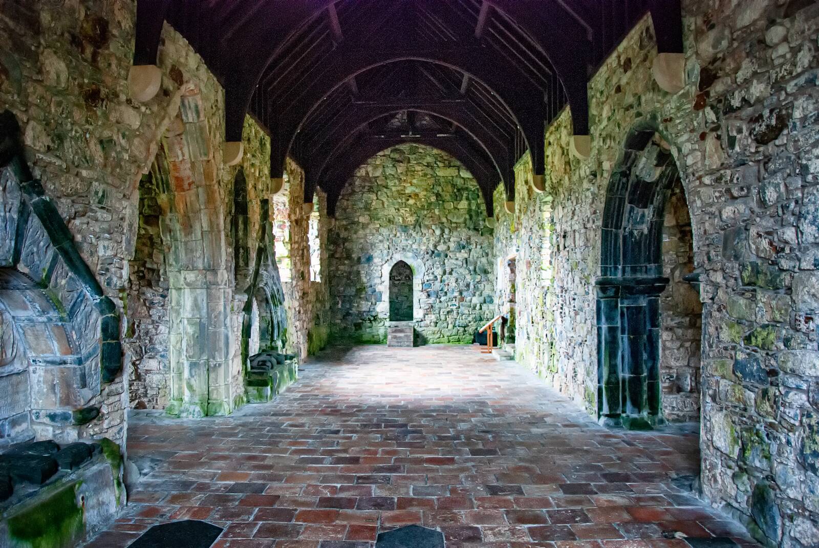 an corp-eaglais · the nave