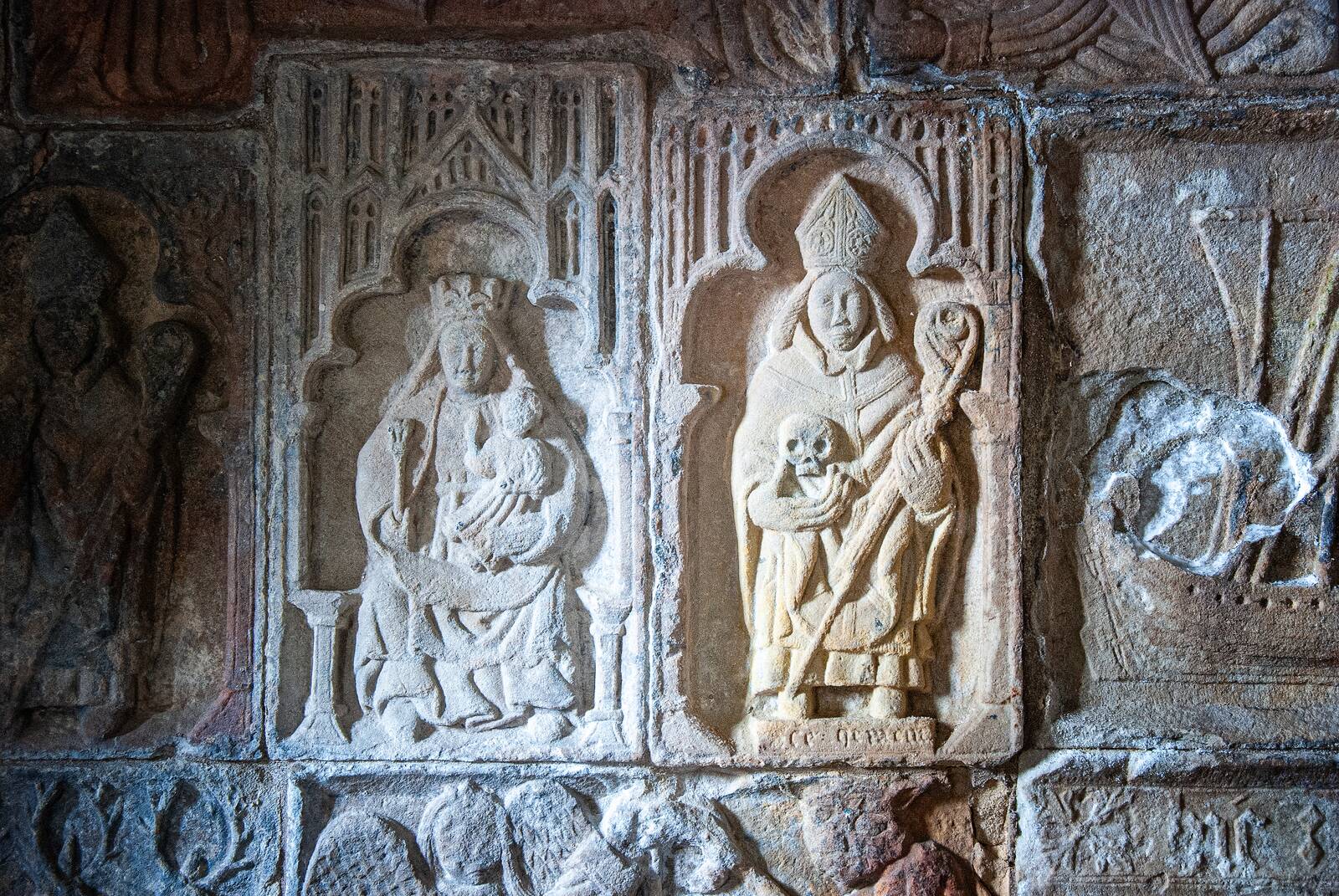 The tomb arch, panel by panel: apostles queueing under a canopy of angels.