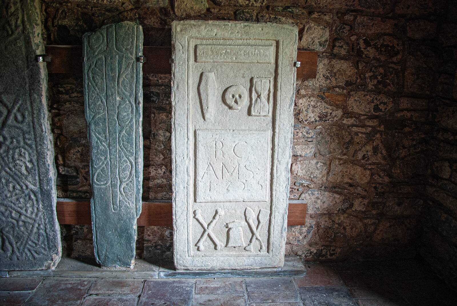 leacan · grave slabs
